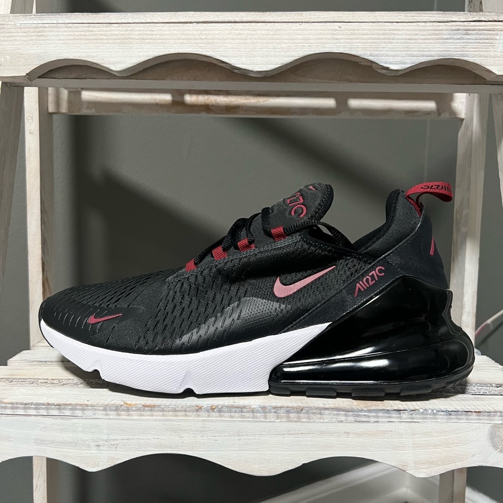 NIKE AIR MAX 270